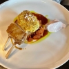 Lammkarree mit „Café de Paris“ - Kruste, Lammragout, Sumach-Joghurt, krosser Polenta & Pecorino.