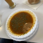 Foto zu Metzgerei Kranzfelder: Gulaschsuppe mit Semmel 2025 5,50 €