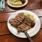 Foto zu Thorbräu Biergarten Freibank: Schweinenacken mit Barbecue Soße & Kartoffelsalat 2025 14,90 €