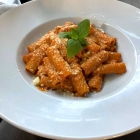 Foto zu Pizza Pazza: Rigatoni im Rausch - Tomatensauce, Vodka und Chipotle Chili