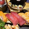 Lachs- und Thunfischnigiri