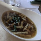 Foto zu Di Lago | Bar & Eiscafé: Bouillon mit Kräuter-Frittaten.