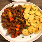 Foto zu La Tavola - Restaurant & Café: Filetti di Manzo alla Paprika - Fleisch gut gewürzt, die Bratkartoffeln entpuppten sich leider als TK-Kartoffelscheiben