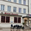 Außenansicht des „Hotel Jensen“.