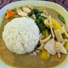 Foto zu Thai-Restaurant Isan-Pha-Ruay: Grünes Curry mit Huhn und Gemüse