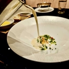 Foto zu Charles Bar at The Excelsior: Barfood der edleren Art