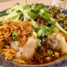 Süffige Chili-Wantan mit frischen und knusprigen Beigaben