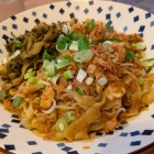 Soja-Nudeln mit Hähnchenbrust-Topping