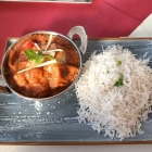 Foto zu Alt Langerfeld: Chicken Jalfrezi - Hähnchenfleisch in Curry-Paprika-Sauce mit Zwiebeln und Paprika - hätte etwas aromatischer sein dürfen - zartes Fleisch - überschaubare Portion - die Karahi-Schalen in der kleinsten Ausführung kennen wir eher vom Mittagstisch