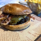 Foto zu C'est la vie: BBQ Bacon Burger mit Fritten