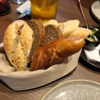 Foto zu Wabnitz | Weinhandlung und Weinbar: Brotkorb