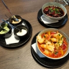 Foto zu Wabnitz | Weinhandlung und Weinbar: Chorizo, Wildfanggarnelen und Dips zur Brotauswahl