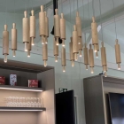 Foto zu Pastaria · Alb Dente – das Nudelrestaurant im Albgut Münsingen: Alb Dente Wellholzleuchter