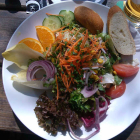 Foto zu Brombeerschenke: sehr lecker zubereiteter Salatteller