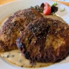 Zwei Pfefferschnitzel auf Pfefferrahm