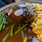 Foto zu Restaurant im Hotel Vater Rhein: Rinderbäckchen mit Spätzle, Bohnen und dunkler Sauce