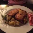 Foto zu Restaurant Krambambuli im Hotel Säntis: Münchener schnitzl mit bratkartoffeln 