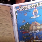 Foto zu Hofbräuhaus: Speißekarte des Hofbräuhauses von außen!