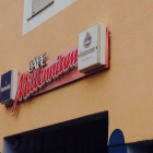 Foto zu Café Millenium und Clock: aussenwerbung