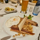 Foto zu Zur Ochtumbrücke: Nordseekrabben, Räucheraalfilet, Bratkartoffeln, Spiegelei
