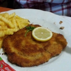 Foto zu Schwarzes Roß Gasthof: Schnitzel zu 8,80€ mit Pommes u. Beilagen Salat