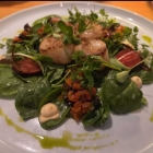 Foto zu Restaurant Oldenburger Hof: Jakobsmuschel, Spinatsalat, Paprika-Oliven-Relish