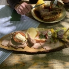 Foto zu Neue Galerie Das Mo: Brotzeitbrettel für eine Person 2026 15,90 €