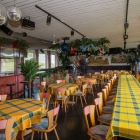 Foto zu Gasthaus Junge Pfalz: Saal mit Bar und Tanzfläche