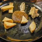 Foto zu Gasthaus Goldener Adler: Rohmilchkäse mit Feigensenf