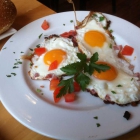 Foto zu Cafe Mohrenkopf: 3 Spiegeleier , Landleben frühstück